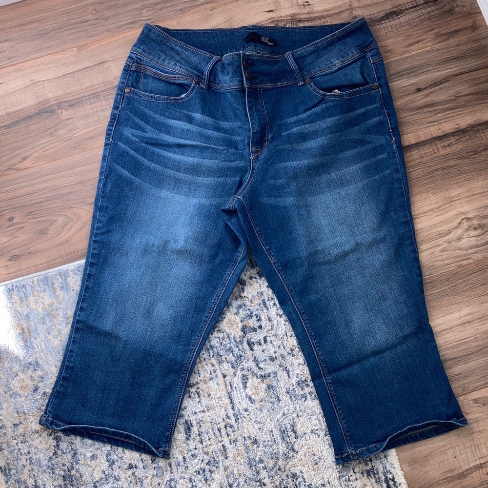 #65. 1822 Denim - Women’s Dark Blue Capri Jeans